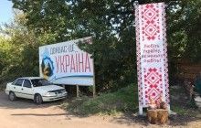 Бруд, пилюка та примітивні туалети: Луценку не сподобався КПП "Майорськ" на Донбасі (фото, відео)