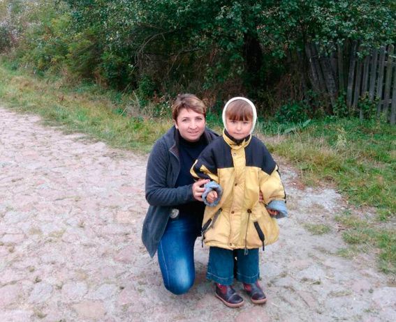 Дівчинку повернуто батькам / фото Відділ комунікації ГУ Нацполіції, Житомир Дівчинку повернуто батькам / фото Відділ комунікації ГУ Нацполіції, Житомир