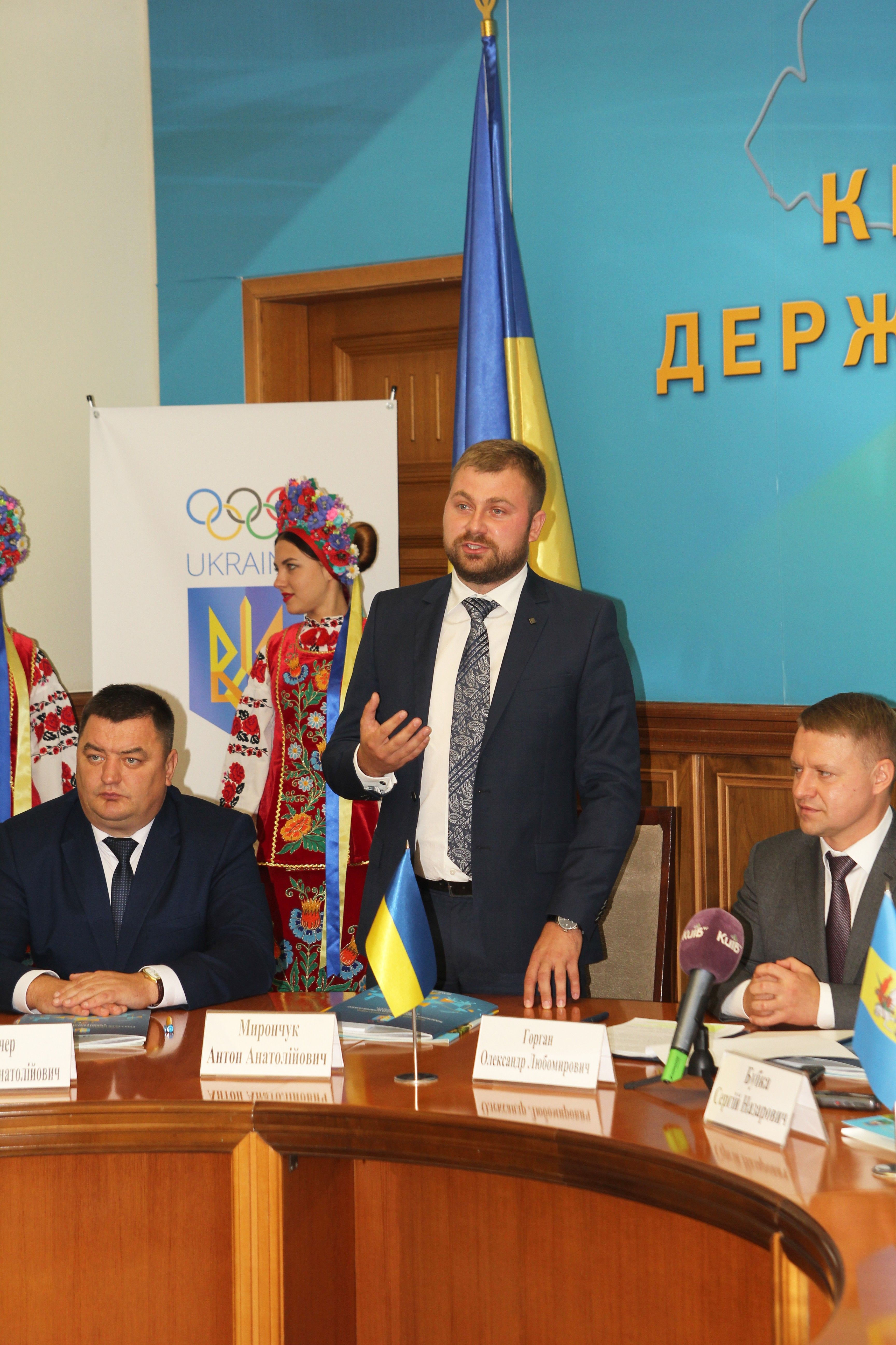 Председатель Киевской ОГА вместе с Сергеем Бубкой наградили лучших спортсменов области Председатель Киевской ОГА вместе с Сергеем Бубкой наградили лучших спортсменов области