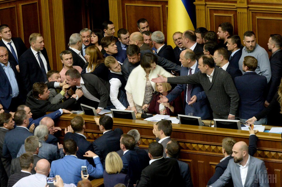 срыв заседания Рады во время рассмотрения законопроектов о реинтеграции Донбасса / УНИАН