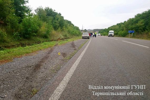 На Тернопільщині внаслідок ДТП, в якому перекинувся мікроавтобус, загинув водій, пасажирка – в реанімації (Фото) На Тернопільщині внаслідок ДТП, в якому перекинувся мікроавтобус, загинув водій, пасажирка – в реанімації (Фото)