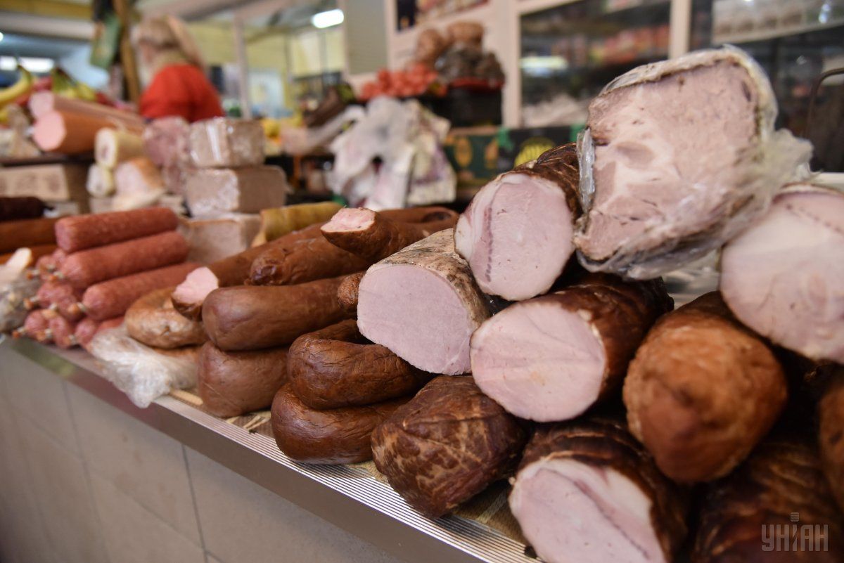 Килограмм колбасы производства АРК Крым стоит 500 гривен / фото УНИАН