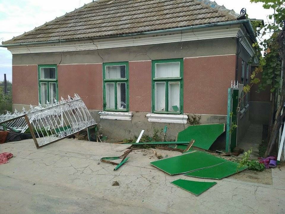 Від сильного удару лавка була зруйнована / фото facebook.com/gunp.odessa Від сильного удару лавка була зруйнована / фото facebook.com/gunp.odessa