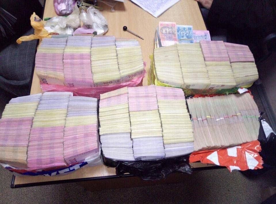 Было изъято наличные средства в сумме 8,2 млн грн / фото facebook.com/LarysaSargan Было изъято наличные средства в сумме 8,2 млн грн / фото facebook.com/LarysaSargan