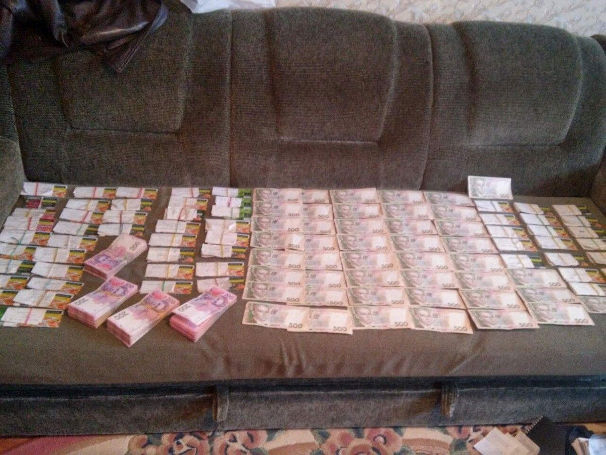У злоумышленников изъяли более чем сто тысяч гривен / фото ssu.gov.ua У злоумышленников изъяли более чем сто тысяч гривен / фото ssu.gov.ua