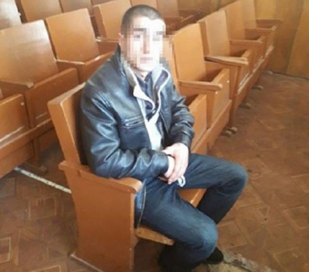 Чоловік вже має кримінальне минуле / фото патрульної поліції Львова Чоловік вже має кримінальне минуле / фото патрульної поліції Львова