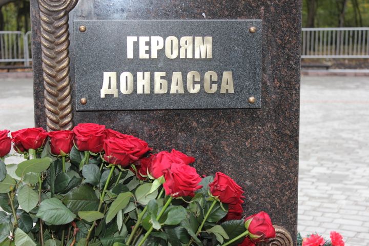 Главарь боевиков Захарченко отметил, что памятник открыт в годовщину ликвидации террориста Главарь боевиков Захарченко отметил, что памятник открыт в годовщину ликвидации террориста