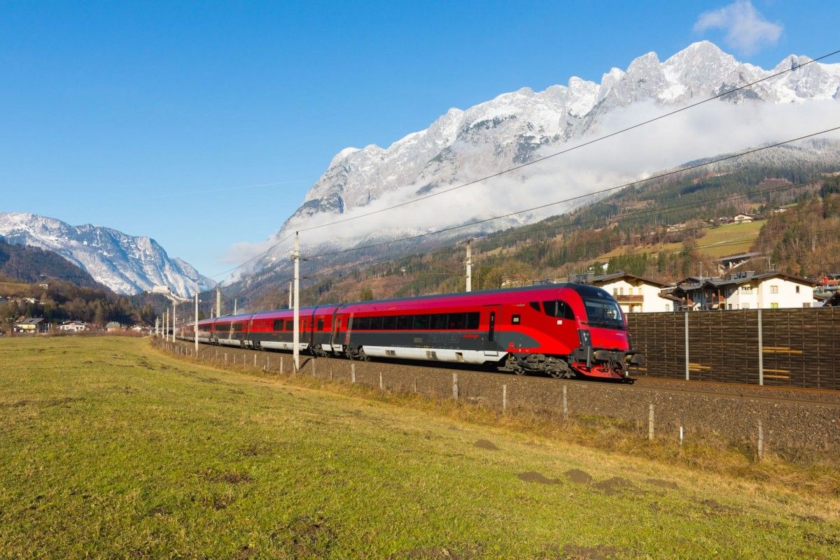 У Європі перша гілка високошвидкісної лінії була збудована у Франції в 1981 році між Парижем та Ліоном протяжністю 470 км / фото wikipedia.org
