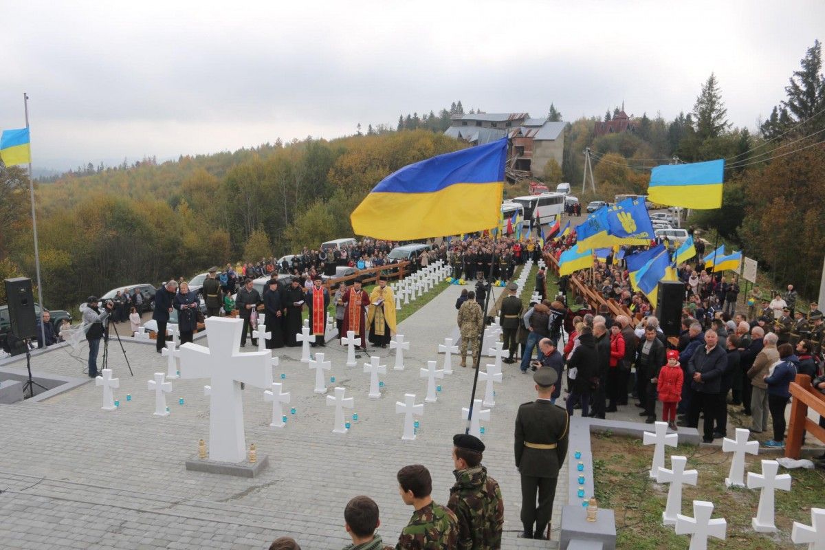 Відкриття меморіалу на Верецькому перевалі в Карпатах / Фото facebook.com/ganushchyn1 Відкриття меморіалу на Верецькому перевалі в Карпатах / Фото facebook.com/ganushchyn1