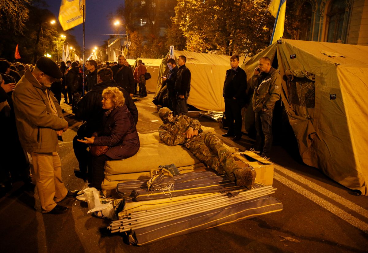 Палаточный городок под Радой / REUTERS Палаточный городок под Радой / REUTERS
