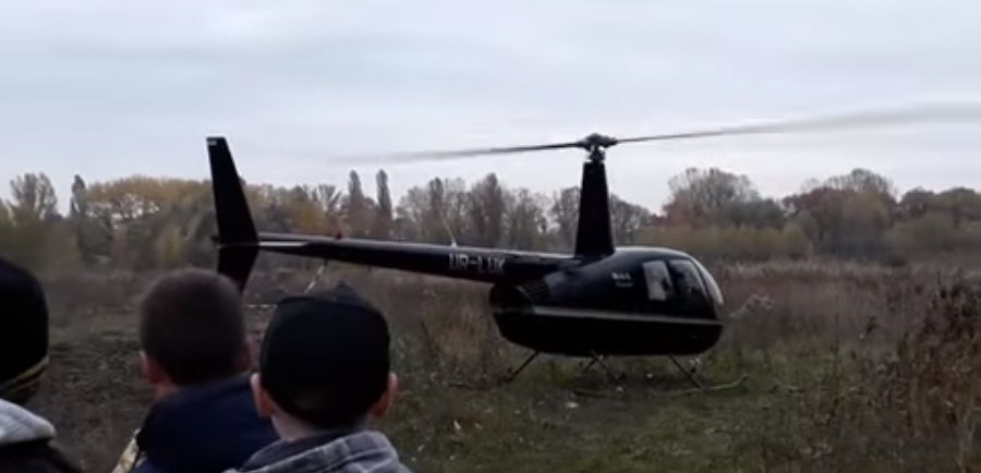 На время прибытия патрульных вертолет уже улетел / Кадр из видео на YouTube На время прибытия патрульных вертолет уже улетел / Кадр из видео на YouTube