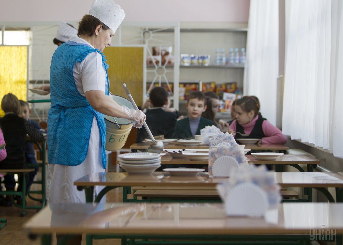 В школьных столовых не разрешается самообслуживание / фото УНИАН