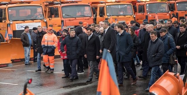 Кличко осмотрел выставку спецтехники УК Кличко осмотрел выставку спецтехники УК