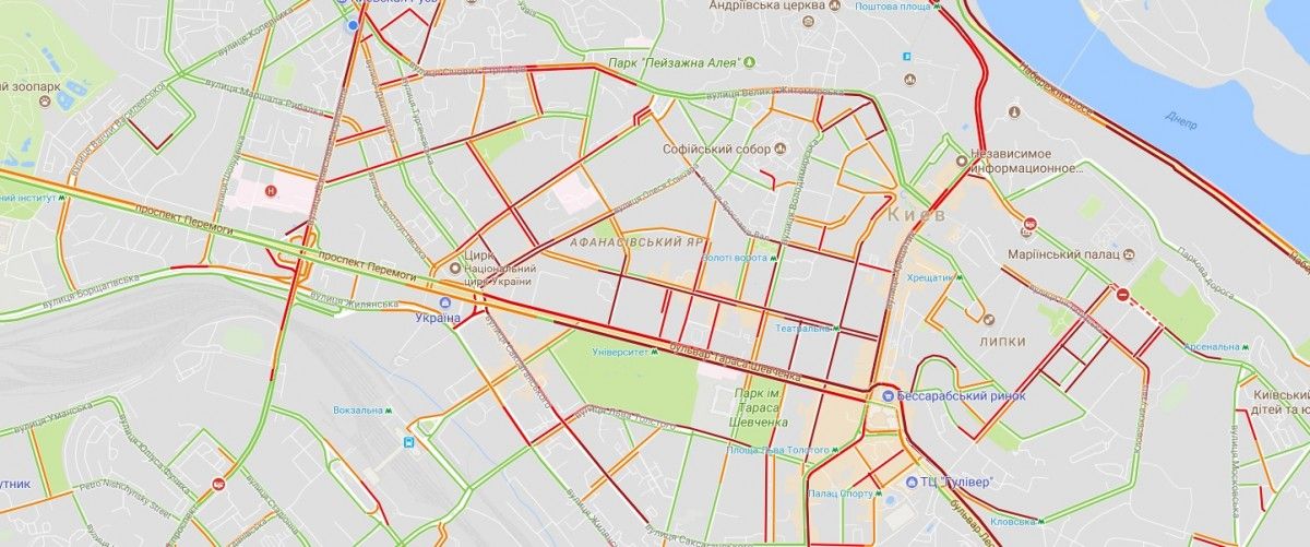 Крупнейшие заторы в центре города / скриншот Google Maps Крупнейшие заторы в центре города / скриншот Google Maps