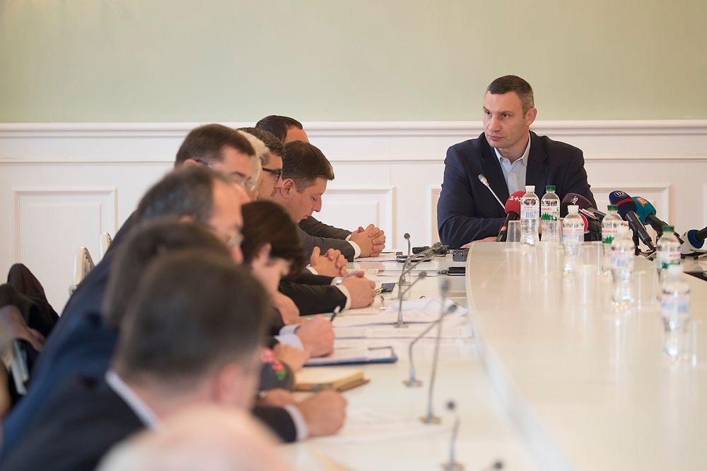 Кличко також нагадав, що комунальні служби міста цього року здійснили масштабну модернізацію мережі на проспекті Соборності / фото kiev.klichko Кличко також нагадав, що комунальні служби міста цього року здійснили масштабну модернізацію мережі на проспекті Соборності / фото kiev.klichko
