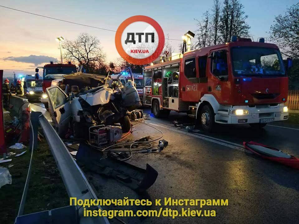 У Польщі сталося трагічне ДТП фото facebook.com/dtp.kiev.ua У Польщі сталося трагічне ДТП фото facebook.com/dtp.kiev.ua