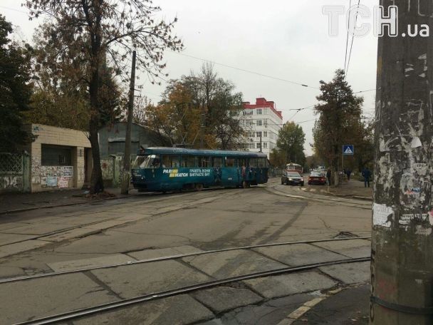 Трамвай зійшов з рейок / фото tsn.ua Трамвай зійшов з рейок / фото tsn.ua