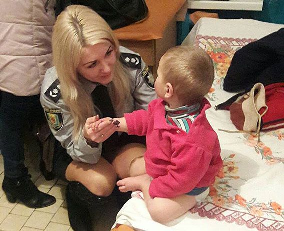 Чоловік залишив без догляду дитину / фото pl.npu.gov.ua Чоловік залишив без догляду дитину / фото pl.npu.gov.ua