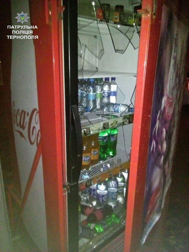 У Тернополі затримали двох неповнолітніх, яких підозрюють в крадіжці безалкогольних напоїв У Тернополі затримали двох неповнолітніх, яких підозрюють в крадіжці безалкогольних напоїв