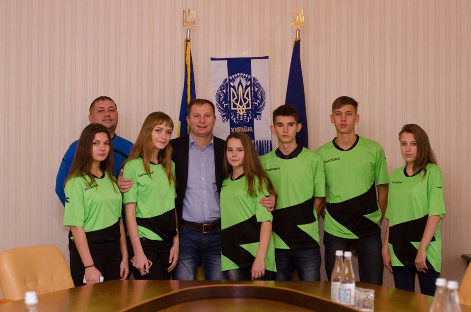 Барна запросив дітей зі Слов’янска відсвяткувати на Тернопільщині різдвяні та великодні свята Барна запросив дітей зі Слов’янска відсвяткувати на Тернопільщині різдвяні та великодні свята