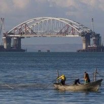 Чтобы не рухнул: россияне освятили Керченский мост с неба