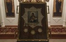 У столичному Пантелеймонівському храмі до 15 жовтня перебуває частка хітону Господнього та поясу Божої Матері