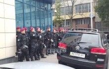 У Києві під Печерським судом побилися активісти, є постраждалі (фото)