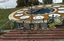 Приїхав у Київ "закінчити війну": вандал зізнався, що зруйнував меморіал Небесної сотні "спеціально" (відео)
