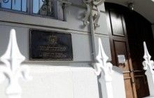 Росія здійняла істерику через спущені триколори з дипломатичних будівель у США