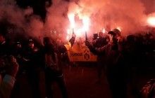 Участники марша славы УПА с факелами и файерами прошли по Майдану (фото)
