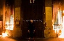 Художник Павленский, эмигрировавший из России, поджег здание Банка Франции (фото)