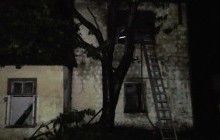 В Житомире во время пожара в недействующем здании обнаружили тела двух погибших бездомных и травмированную женщину