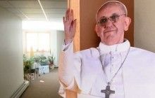 В США три пожилые женщины похитили из церкви картонную фигуру Папы Римского