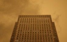 Апокалиптическая пыль, погибшие, разрушенные дома и дороги: последствия урагана "Офелия" в Британии (видео)