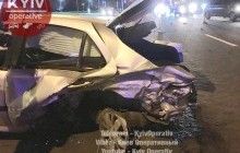 Ночная погоня с полицейскими в Киеве закончилась аварией и тремя задержанными (фото)