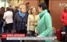 "Восток и Запад вместе": полсотни львовских учителей отправились преподавать на Луганщину (видео)