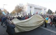 Генпрокурор и глава Нацполиции обещают не сносить палатки протестующих