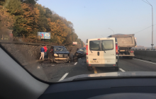 В Киеве из-за ДТП на Набережном шоссе, где проходит ремонт, произошел транспортный коллапс (фото)