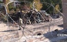 Участок Порошенко в Киеве обнесли колючей проволокой и охраняют неизвестные люди (фото)