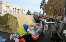 Активісти пропустили всіх нардепів на засідання, ситуація під Радою спокійна (фоторепортаж, відео)