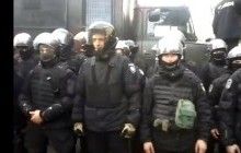 Під Раду намагаються пронести нові намети, поліція заблокувала спробу (відео)