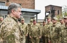 Порошенко в Авдеевке наградил орденами и медалями 31 военного
