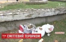 У Кропивницькому побили журналіста за зауваження про викинуте з вікна сміття (відео)