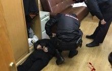 Піднявся, швидко пройшов і блискавично порізав ножем: журналісти розповіли деталі нападу на ведучу "Еха Москви"