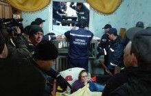 На Житомирщині десятки рятувальників допомогли медикам транспортувати жінку вагою понад 370 кг до "швидкої" (фото)