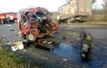 Під Одесою на трасі зіткнулися три вантажівки: загинув чоловік