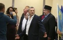 Літак з Умеровим і Чийгозом прибув у "Бориспіль" (фото, відео)