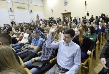 Юрист назвал категории студентов, которые могут выезжать за границу