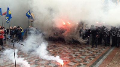 Цветной дым, дымовые шашки, smoke bomb польские, 60 секунд дымления — Video | VK