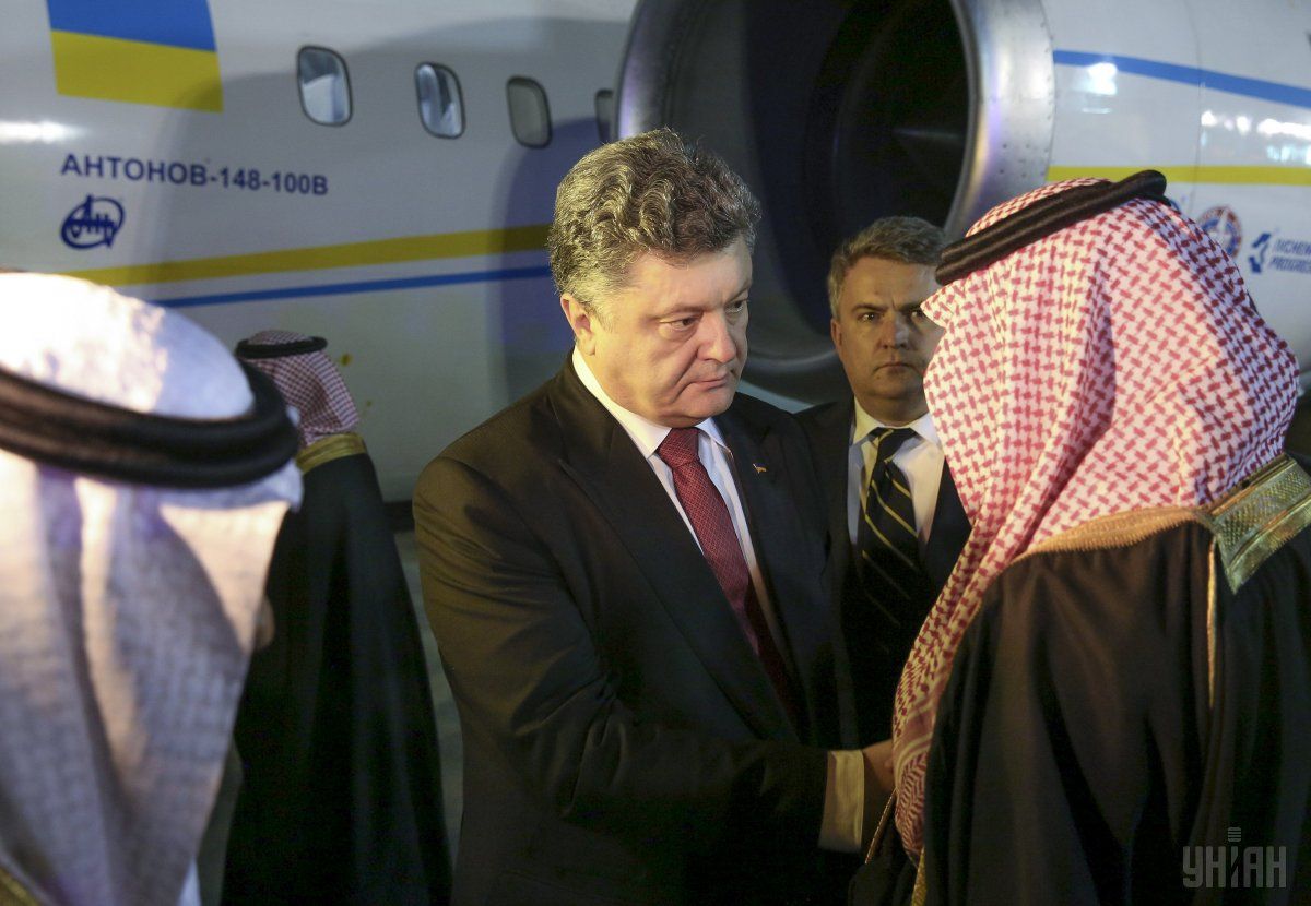Порошенко у Саудівській Аравії у 2015 році / Фото УНІАН Порошенко у Саудівській Аравії у 2015 році / Фото УНІАН